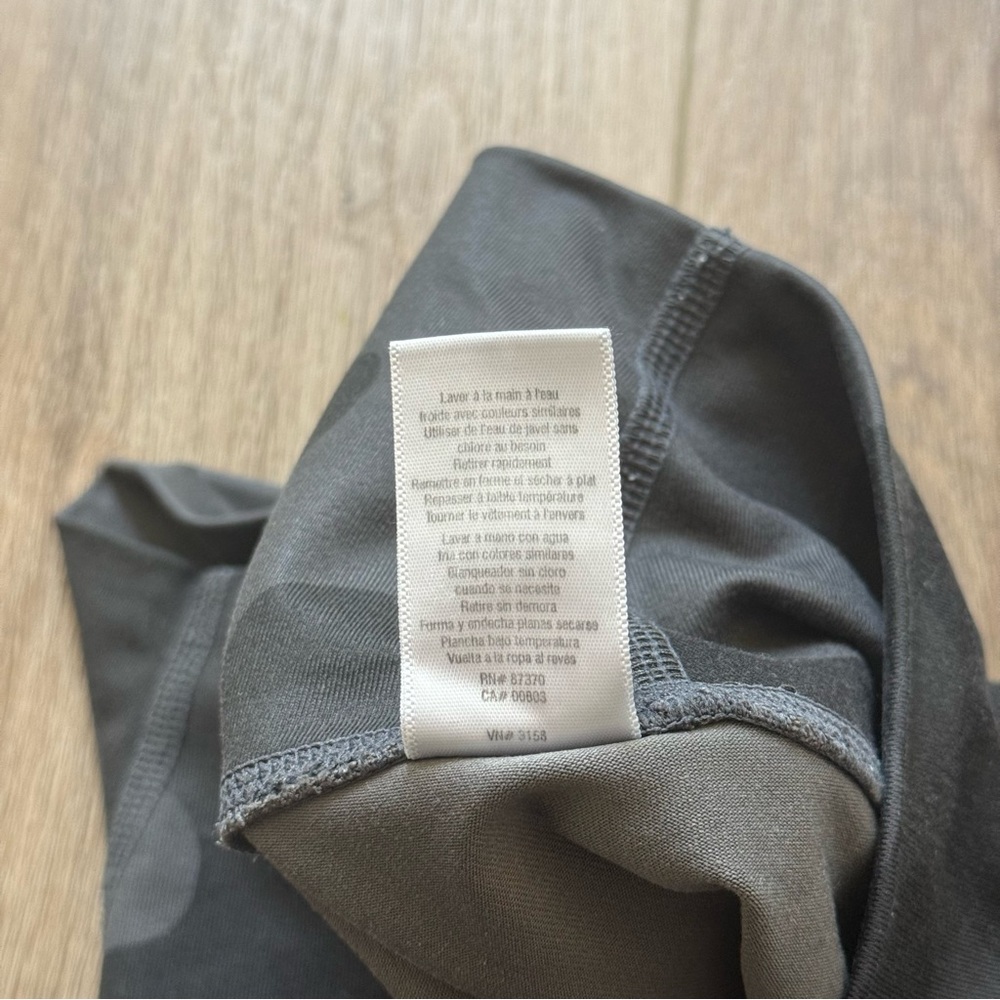 Alo Camo Leggings - best for medium - Picture 3 of 6